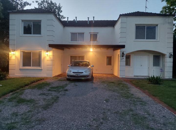Casa · 380m² · 7 Ambientes