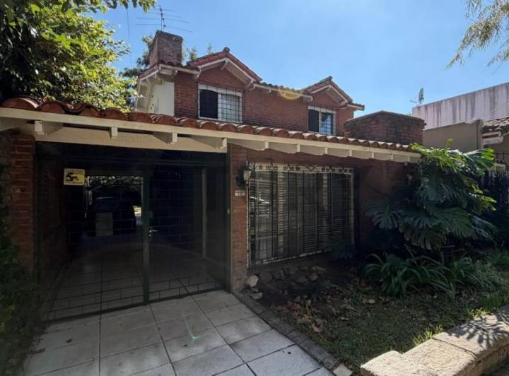 Casa · 200m² · 4 Ambientes · 2 Cocheras
