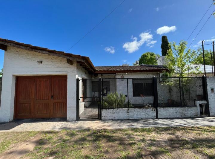 Casa · 110m² · 4 Ambientes · 2 Cocheras