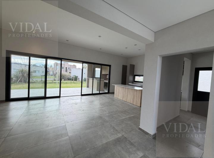 Casa · 159m² · 4 Ambientes · 3 Cocheras