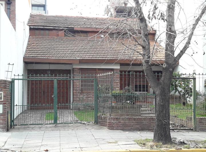Casa · 180m² · 4 Ambientes · 1 Cochera