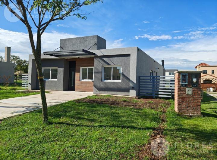 Casa · 140m² · 5 Ambientes · 2 Cocheras