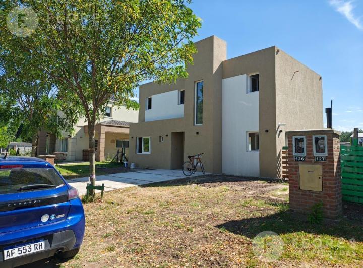 Casa · 146m² · 5 Ambientes · 2 Cocheras