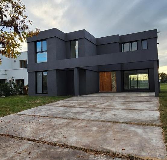 Casa · 190m² · 5 Ambientes · 3 Cocheras