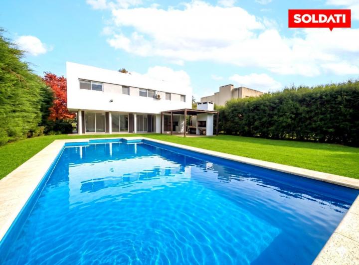 Casa · 200m² · 4 Ambientes · 1 Cochera