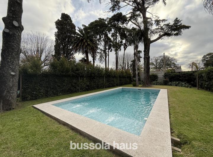 Casa · 180m² · 4 Ambientes · 2 Cocheras