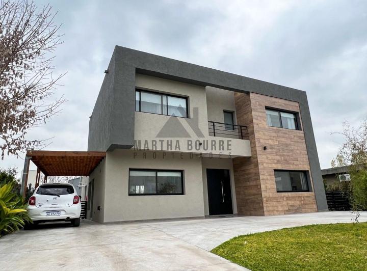 Casa · 180m² · 4 Ambientes · 1 Cochera