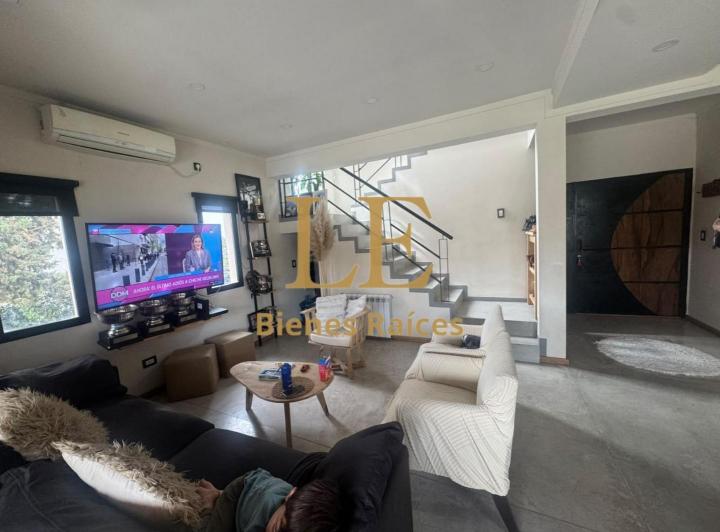 Casa · 198m² · 4 Ambientes · 3 Cocheras