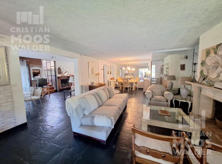 Casa · 200m² · 6 Ambientes · 2 Cocheras