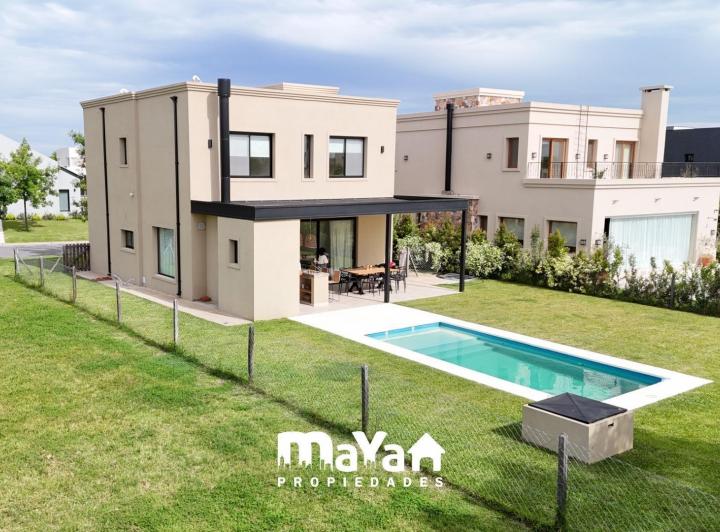 Casa · 160m² · 4 Ambientes · 2 Cocheras