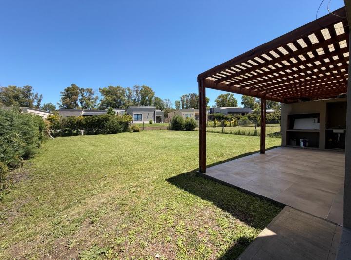 Casa · 576m² · 4 Ambientes · 3 Cocheras