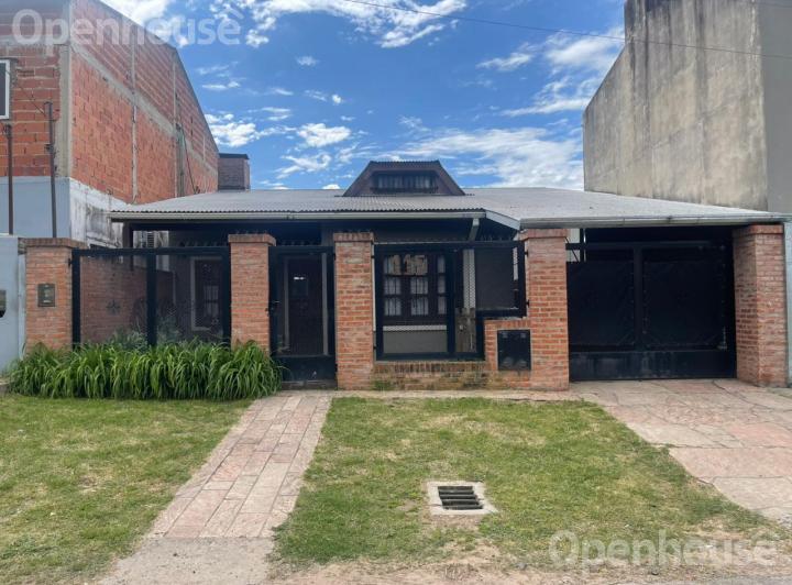 Casa · 159m² · 4 Ambientes · 3 Cocheras