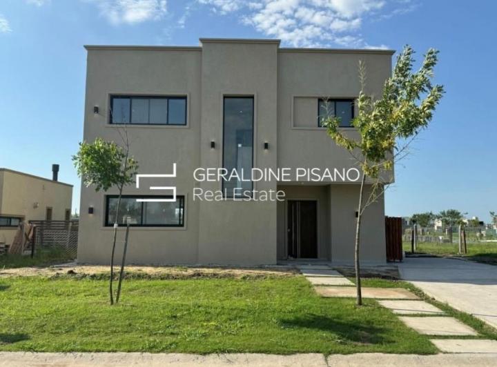 Casa · 140m² · 5 Ambientes · 1 Cochera