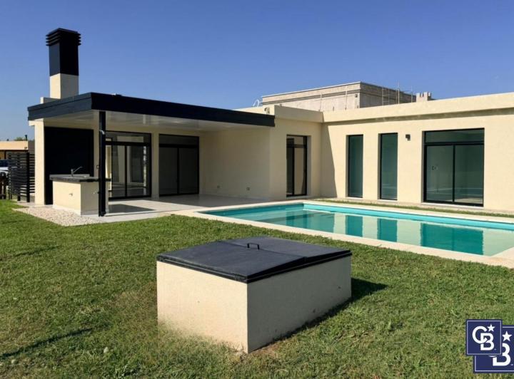 Casa · 142m² · 4 Ambientes · 1 Cochera