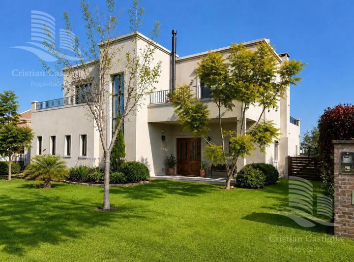 Casa · 208m² · 3 Dormitorios · 2 Cocheras