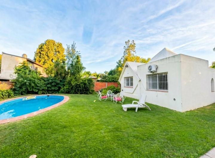 Casa · 150m² · 4 Ambientes · 5 Cocheras