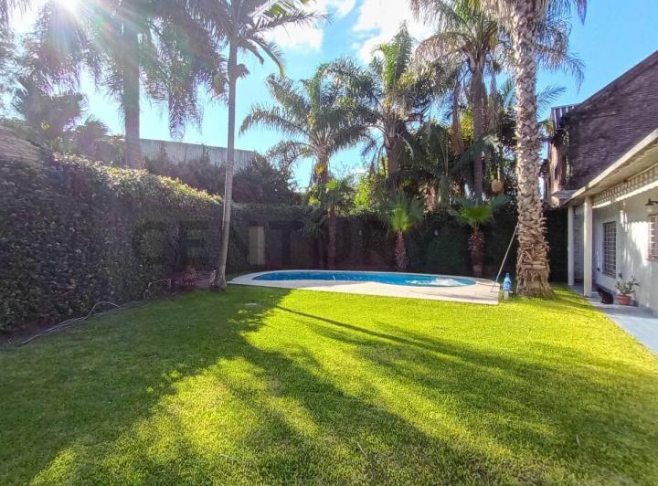 Casa · 108m² · 4 Ambientes · 2 Cocheras