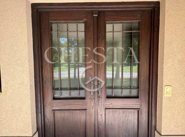 Casa · 225m² · 6 Ambientes · 1 Cochera