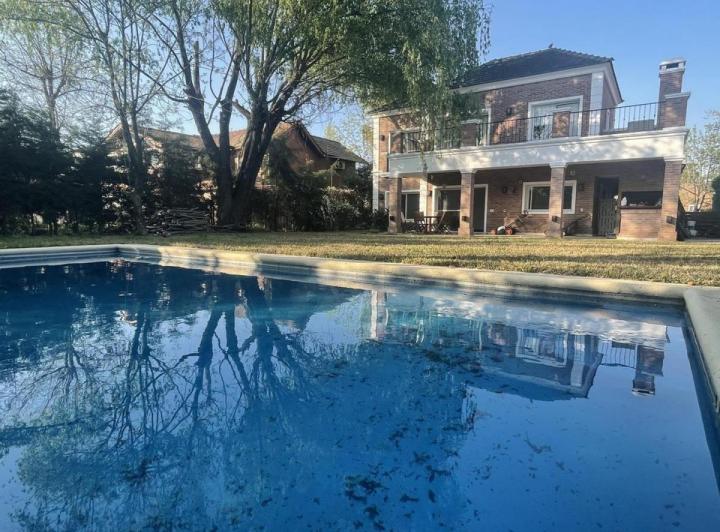 Casa · 172m² · 5 Ambientes · 1 Cochera