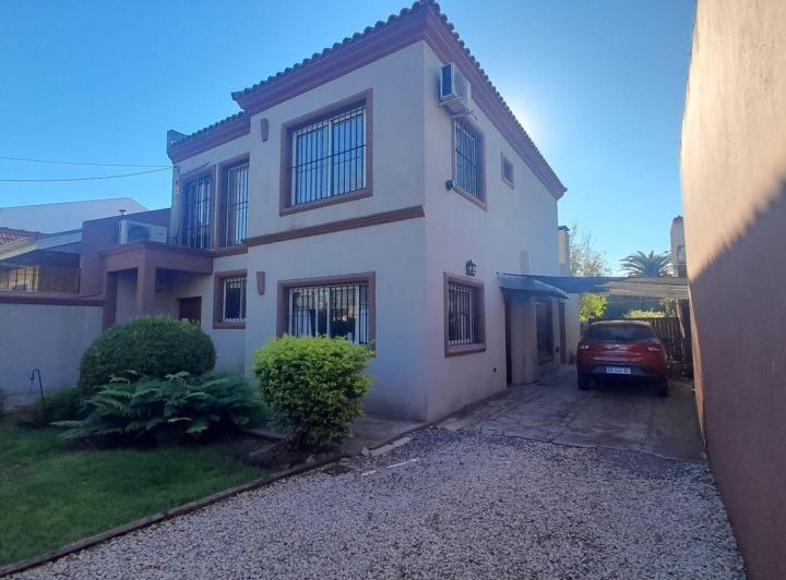 Casa · 142m² · 4 Ambientes · 3 Cocheras