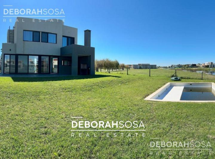 Casa · 151m² · 4 Ambientes · 6 Cocheras
