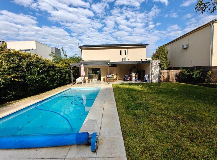 Casa · 120m² · 4 Ambientes · 2 Cocheras