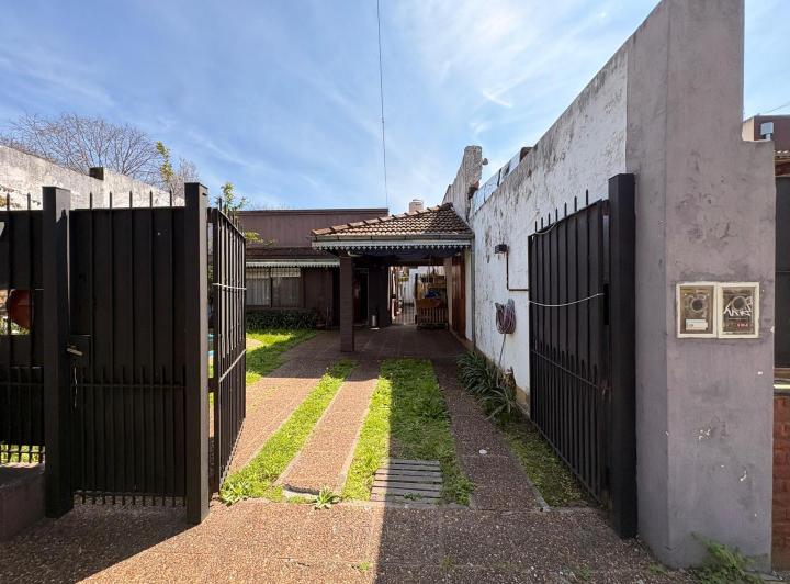 Casa · 100m² · 3 Ambientes · 2 Cocheras