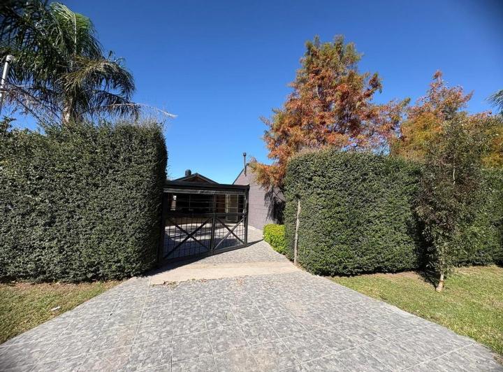 Casa · 153m² · 4 Ambientes · 2 Cocheras