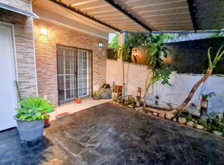 Casa · 200m² · 4 Ambientes · 2 Cocheras