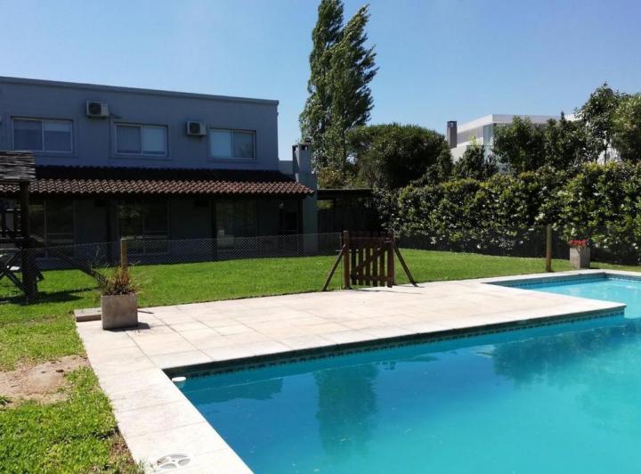 Casa · 650m² · 4 Ambientes · 4 Cocheras