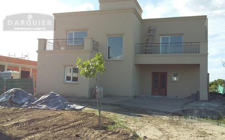 Casa · 900m² · 3 Dormitorios