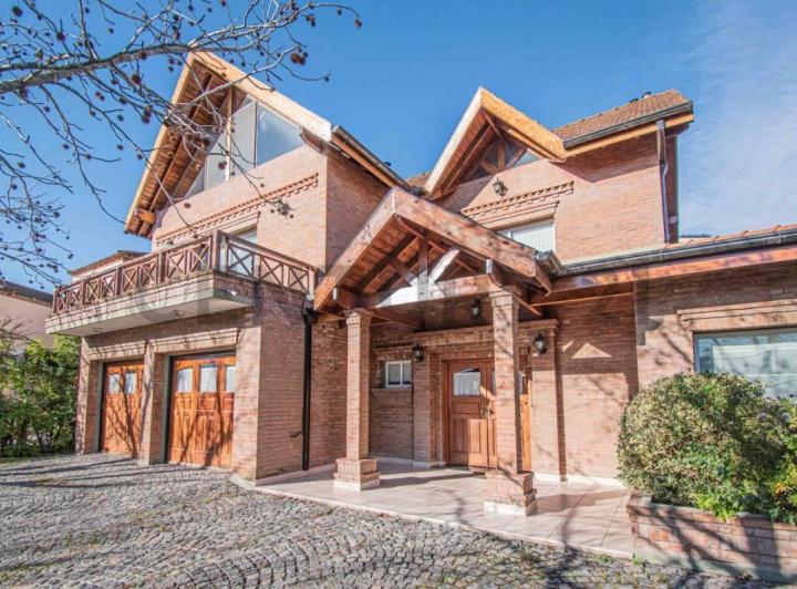 Casa · 389m² · 6 Ambientes