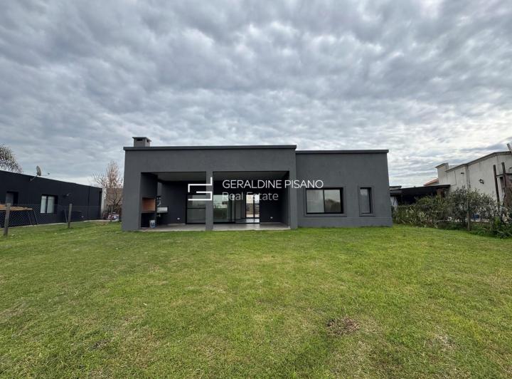 Casa · 160m² · 4 Ambientes · 1 Cochera