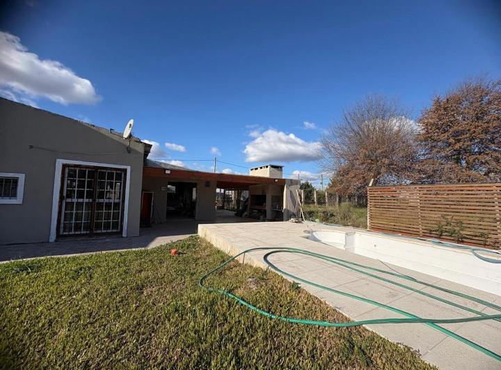 Casa · 110m² · 4 Ambientes · 3 Cocheras