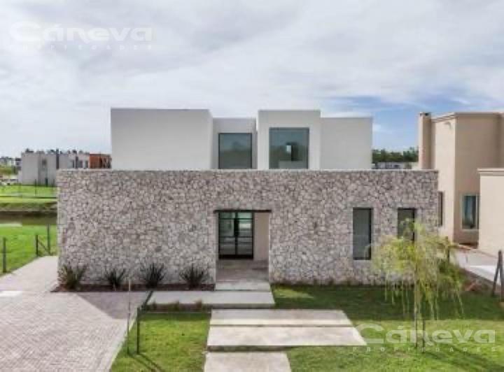 Casa · 223m²