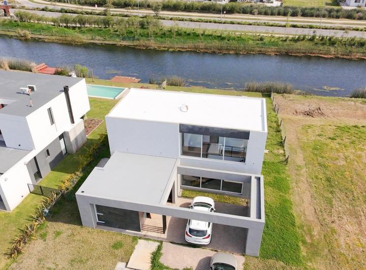 Casa · 194m² · 5 Ambientes · 2 Cocheras