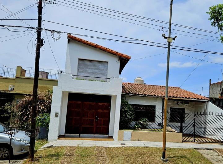 Casa · 120m² · 4 Ambientes · 3 Cocheras