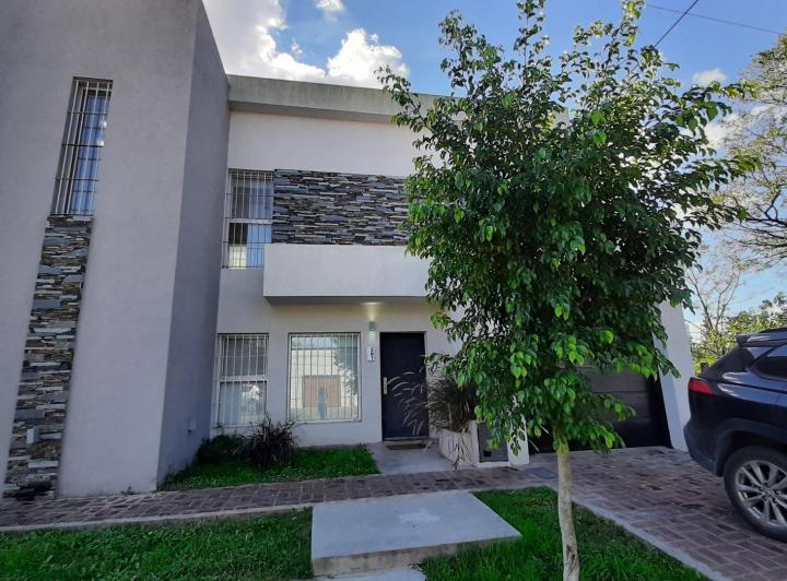 Casa · 187m² · 4 Ambientes · 2 Cocheras