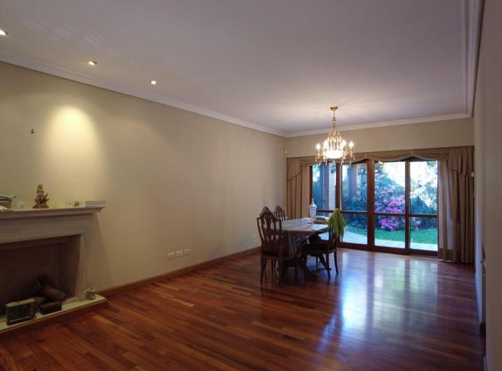 Casa · 250m² · 5 Ambientes · 1 Cochera