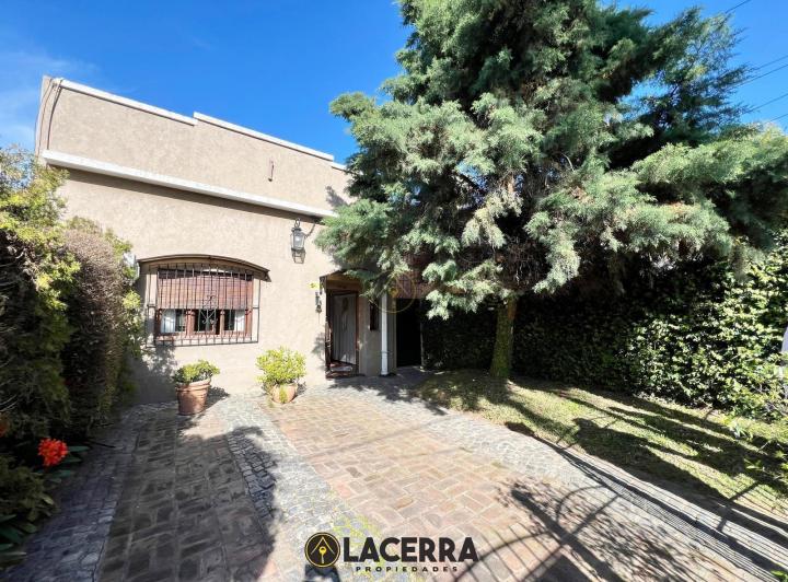 Casa · 160m² · 4 Ambientes · 1 Cochera