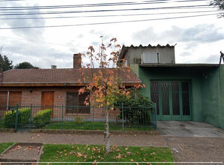 Casa · 340m² · 6 Ambientes · 2 Cocheras