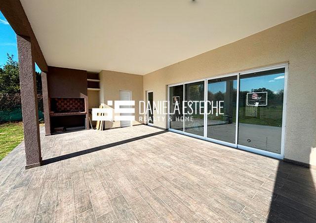 Casa · 207m² · 5 Ambientes · 2 Cocheras