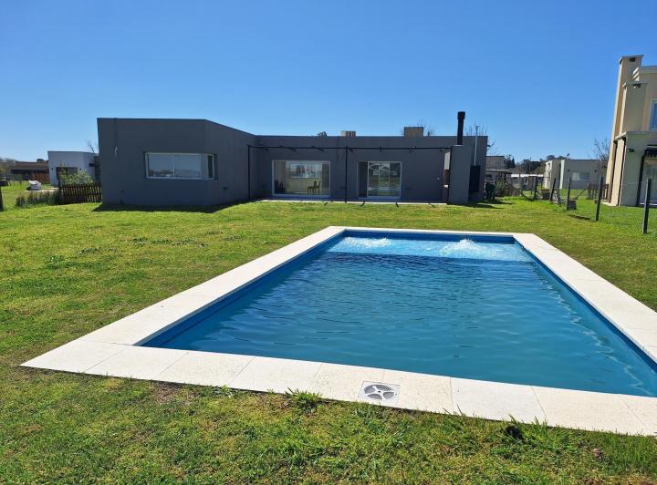 Casa · 135m² · 4 Ambientes · 2 Cocheras