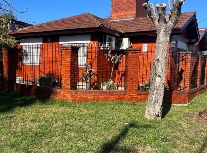 Casa · 200m² · 4 Ambientes · 1 Cochera