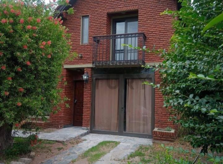 Casa · 131m² · 4 Ambientes · 1 Cochera