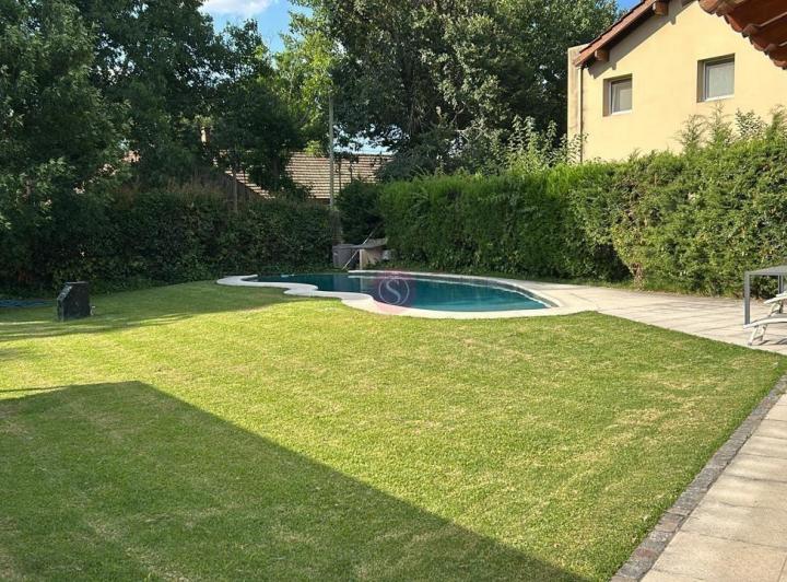 Casa · 145m² · 5 Ambientes · 3 Cocheras