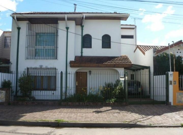 Casa · 196m² · 5 Ambientes · 2 Cocheras