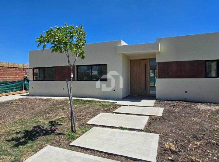 Casa · 154m² · 4 Ambientes · 2 Cocheras