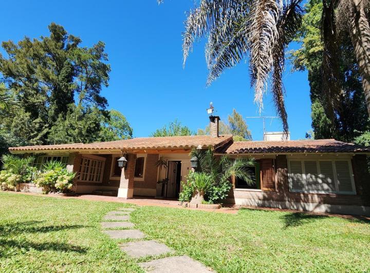 Casa · 180m² · 4 Ambientes · 2 Cocheras