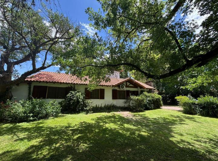 Casa · 180m² · 5 Ambientes · 1 Cochera
